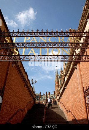 Entrata alla stazione di St Pancras, London Foto Stock