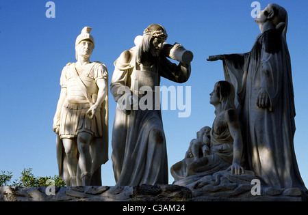 Sculture di marmo raffiguranti le ultime ore di Gesù al via della croce sull'isola Maltese di Gozo. Foto Stock