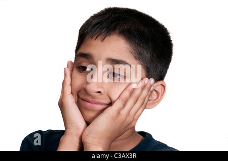 Un bel ragazzo indiano sorridente per voi Foto Stock