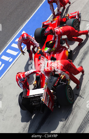 Shanghai: massa la vettura essendo spinto indietro in garage Foto Stock