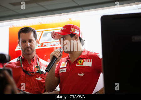 Shanghai: Felipe Massa parlando a ventole Foto Stock