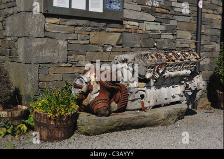 Un V12 Merlin aero engine preso dal relitto del bombardiere Halifax LL505 che si è schiantato sul grande Carrs a 2300 ft nel 1944. Foto Stock