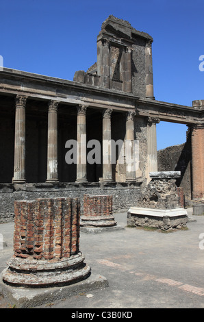 Il Forum Basilica, Pompei, Napoli, Italia Foto Stock