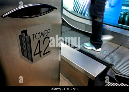 Tower 42 (formalmente il Nat West Tower) domina il est dello skyline della città Foto Stock