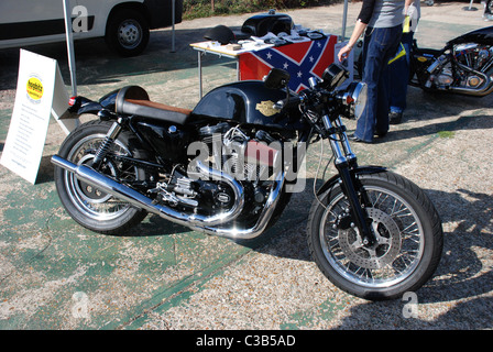 Una Harley Davidson motore in un riquadro personalizzato Foto Stock