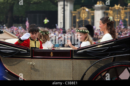 Le nozze del principe William e Catherine Middleton. Il 29 aprile 2011. Pageboys e damigelle con Pippa Middleton, la cameriera Foto Stock