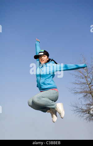 Saltando per la gioia Foto Stock