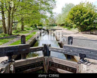 Bloccare i cancelli in Rochdale canal, Chadderton, Oldham, Lancashire, Inghilterra, Regno Unito. Foto Stock