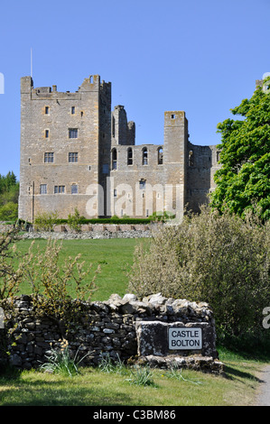 Vista del castello di Bolton in North Yorkshire, Regno Unito. Foto Stock