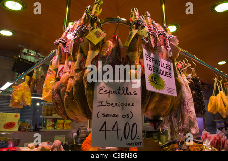 Espatlles Iberiques prosciutto La Conceptio market hall quartiere Eixample di Barcellona Catalogna Spagna Europa Foto Stock