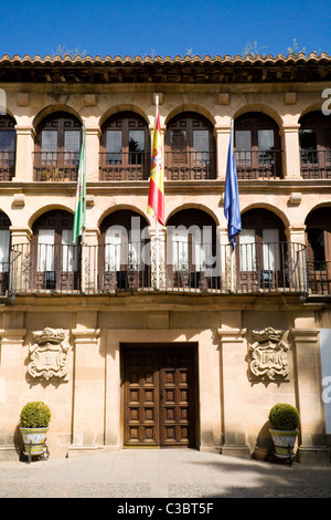 Frontale e sportello / porte: Ayuntamiento / Ronda Municipio / City Hall; in Plaza de la Duquesa de Parcent square. Ronda. Malaga, Spagna Foto Stock