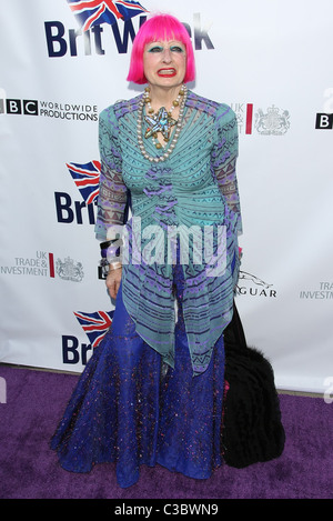 ZANDRA RHODES CHAMPAGNE LANCIO DI BRITWEEK LOS ANGELES CALIFORNIA USA 26 Aprile 2011 Foto Stock