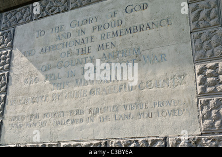 Monumento Knockagh, Carrickfergus. Memoriale di soldati che morirono nella WW1 e WW2 come pure altri conflitti Foto Stock