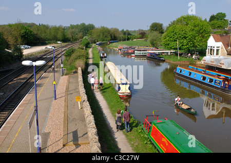 La Oxford Canal a Heyford inferiore, Oxfordshire, England, Regno Unito Foto Stock