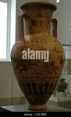 Arte greche. Collo di terracotta anfora. Vii secolo A.C. Periodo Proto-Attic. Esso rappresenta Eracle afferrando i capelli di nessus. Foto Stock