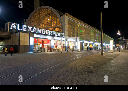 Alexanderplatz stazione ferroviaria durante la festa delle luci 2008, Berlino, Germania Foto Stock