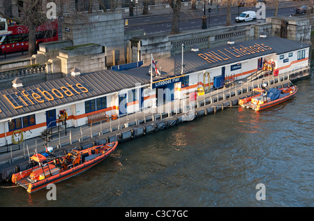 Scialuppa di salvataggio RNLI stazione sul Fiume Tamigi a Londra, Inghilterra Foto Stock