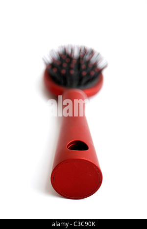 Spazzola per capelli rossi isolato su sfondo bianco Foto Stock