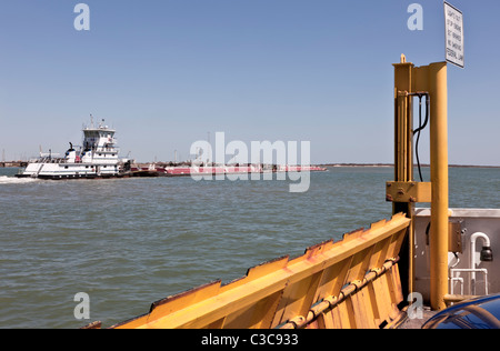 Tugboat che spinge chiatte di combustibile, Corpus nave Christi canale di nave, Foto Stock