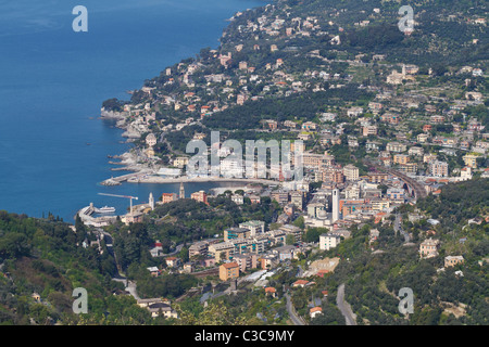 Vista aerea di Recco, piccola città nel mare Mediterraneo, Italia Foto Stock