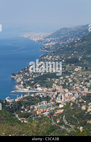 Vista aerea di Recco, piccola città nel mare Mediterraneo, Italia Foto Stock
