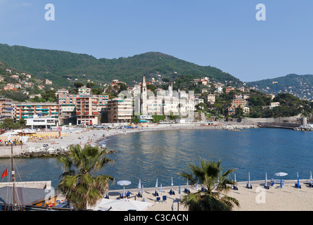 Passeggiata e mare di Recco, piccola città in Liguria, Italia Foto Stock
