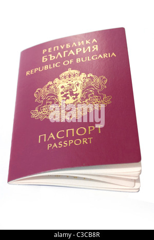 Passaporto bulgaro isolati su sfondo bianco Foto Stock