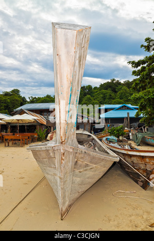 Lunga coda di barca, Phi Phi, Thailandia Foto Stock
