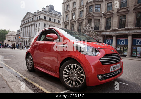 La nuova Aston Martin Cygnet luxury city car basata sulla Toyota IQ Foto Stock