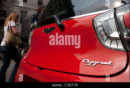 La nuova Aston Martin Cygnet luxury city car basata sulla Toyota IQ Foto Stock