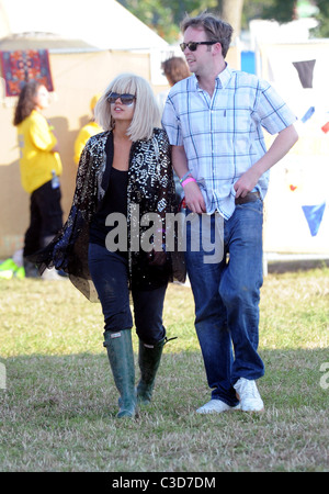 Lily Allen backstage durante il 2009 Glastonbury Festival - Giorno 2 Somerset, Inghilterra - 27.06.09 Foto Stock