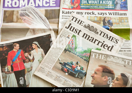 Una selezione di articoli di giornale che copre il Royal Wedding - 29 aprile 2011 dal Times e il Sunday Times. Foto Stock