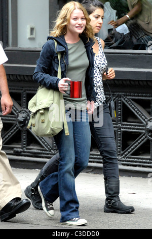 Emilie de Ravin sul set del suo nuovo film "Ricordami" le riprese in location in Manhattan New York City, Stati Uniti d'America - 02.07.09 Foto Stock