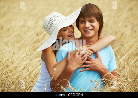 L'immagine orizzontale di grano contro il cielo blu Foto Stock