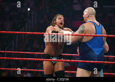 Triple H e Big Show WWE Raw tenutosi presso il centro di Verizon. Washington DC, Stati Uniti d'America - 27.07.09 Foto Stock