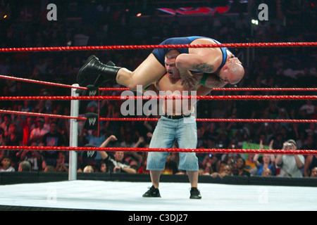 Big Show e John Cena WWE Raw tenutosi presso il centro di Verizon. Washington DC, Stati Uniti d'America - 27.07.09 Foto Stock