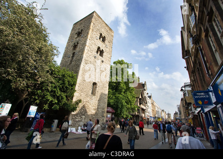 Torre sassone di St Michael presso la porta nord chiesa di Cornmarket Street a Oxford Inghilterra Foto Stock