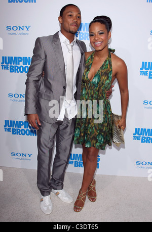 ROMEO MILLER & Christina Milian saltando la scopa. LOS ANGELES PREMIERE TRISTAR PICTURES HOLLYWOOD LOS ANGELES CALIFORNIA US Foto Stock