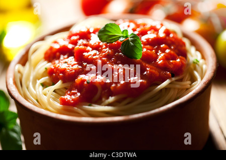 Gli spaghetti e la salsa di pomodoro Foto Stock