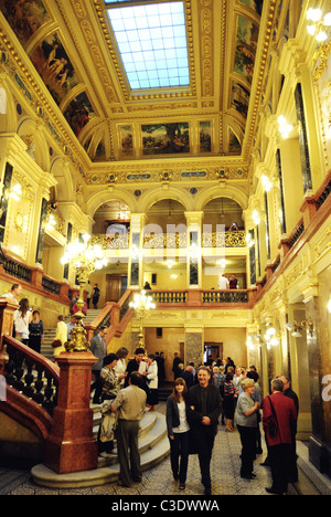 Il foyer di Lviv Opera e Balletto in Ucraina Foto Stock