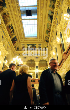 Il foyer di Lviv Opera e Balletto in Ucraina Foto Stock