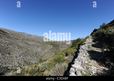 Mozarabo mulattiera (ora utilizzato da escursionisti) costruito dai mori, Benimaurell, Vall de Laguart, provincia di Alicante, Valencia, Spagna Foto Stock