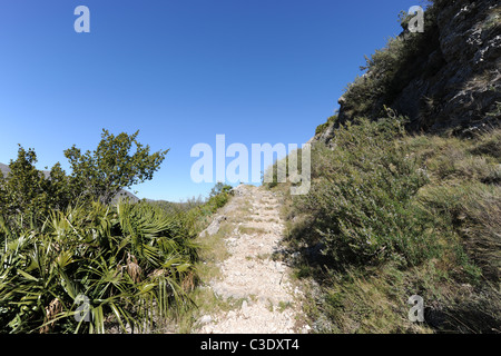 Mozarabo mulattiera (ora utilizzato da escursionisti) costruito dai mori, Benimaurell, Vall de Laguart, provincia di Alicante, Valencia, Spagna Foto Stock