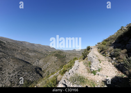 Mozarabo mulattiera (ora utilizzato da escursionisti) costruito dai mori, Benimaurell, Vall de Laguart, provincia di Alicante, Valencia, Spagna Foto Stock