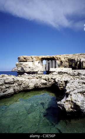La finestra Azzurra a Dwejra Point sull'isola Maltese di Gozo. Foto Stock