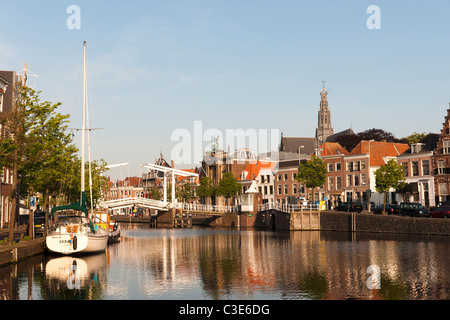 Fiume Spaarne in Haarlem, Paesi Bassi Foto Stock