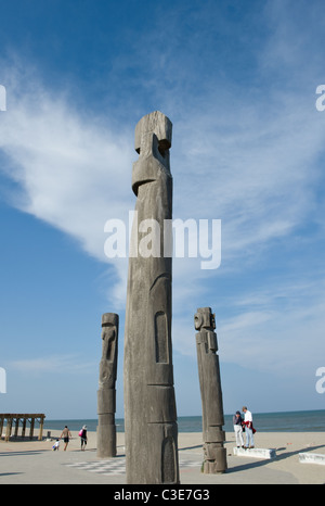 Sculture all'aperto di Soleillonautes al allées des arts lungo la Grande Plage in Le Bacarès sulla Côte Radieuse della Linguadoca Rossiglione Foto Stock