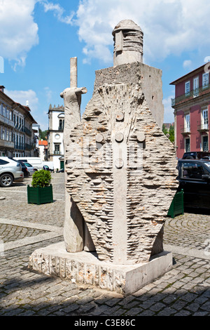Scultura di João Cutileiro circa il re Dom Afonso Henriques (primo re del Portogallo). Guimaraes, Portogallo. Foto Stock
