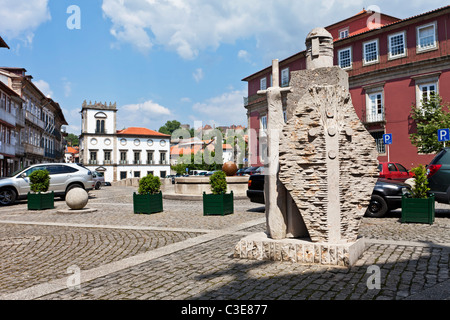 Scultura di João Cutileiro circa il re Dom Afonso Henriques (primo re del Portogallo). Guimaraes, Portogallo. Foto Stock
