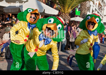 Parodia di carnevale con i Personaggi Disney "José Carioca". Sesimbra Carnevale (Portogallo). Foto Stock